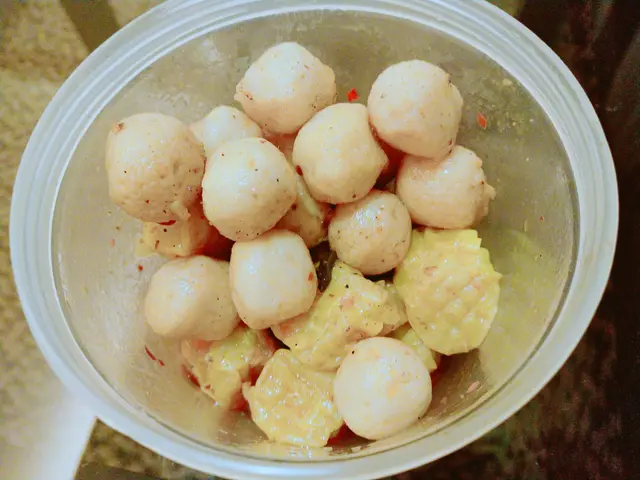 魚肉燒賣，魚蛋，各兩份