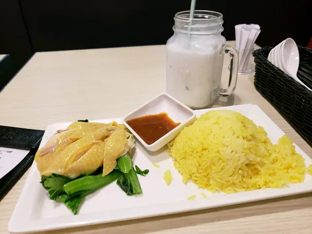 海南雞飯$52＋椰汁冰$9 