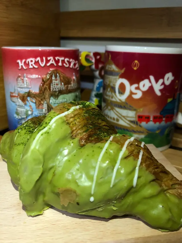 宇治金時牛角酥