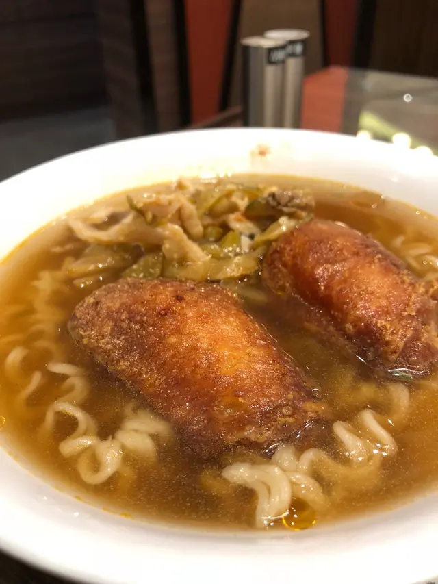 榨菜肉絲雞翼公仔麵