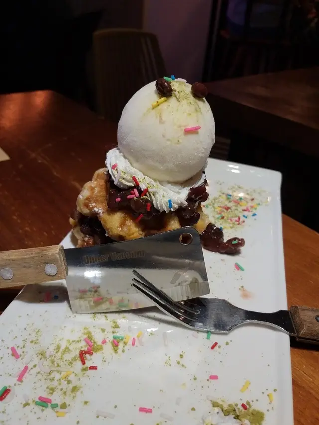 自制眼和口，為這個平凡甜品添點趣味