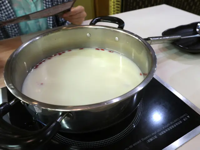 椰子北海道牛乳鍋