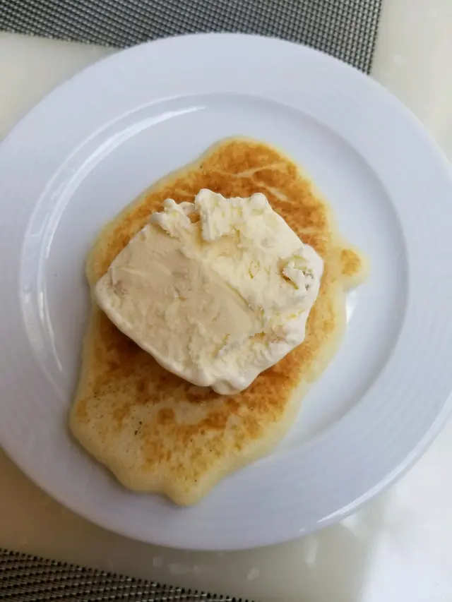 pancake好香濃啊！加埋H🍦好夾♡