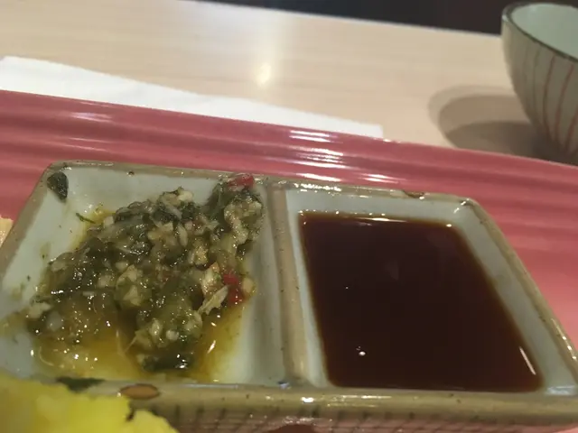 （左邊）超級野味！微微辣味；（右邊）醬料香甜