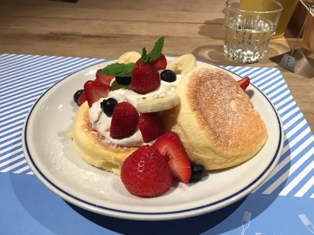 士多啤梨藍莓香蕉班戟