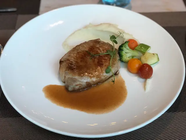 慢煮黑毛豬鞍配燒汁