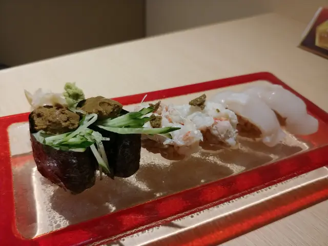 蟹膏軍艦, 松葉蟹腳壽司, 帆立貝壽司