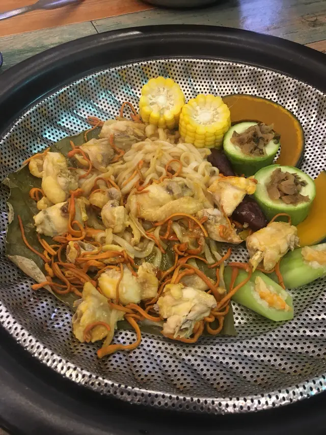 農家四寶蟲草花蒸雞配烏冬