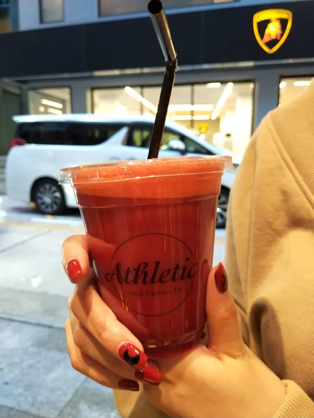 酸酸甜甜經多蔬菜水果味，好過癮，有蘋果🍎、紫紅色的紅菜頭、新鮮甘筍🥕、檸檬🍋、少少薑，非常清腸胃及醒神！