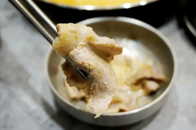 黑毛豬