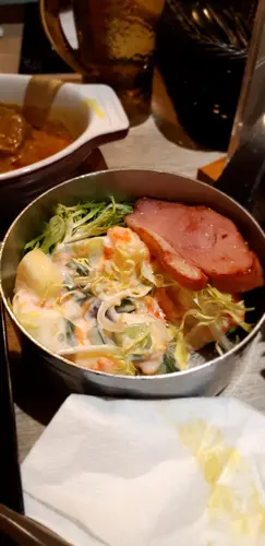     烟薰鸭胸配苹果沙律