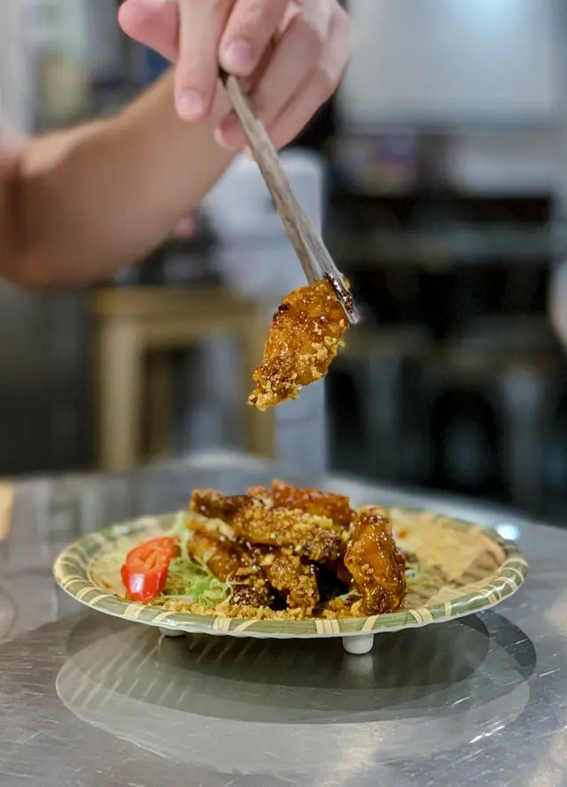 是拉差牛油雞翼 