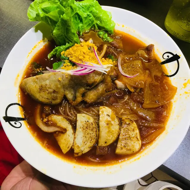 胡志明市紅蕃茄四寶湯檬粉