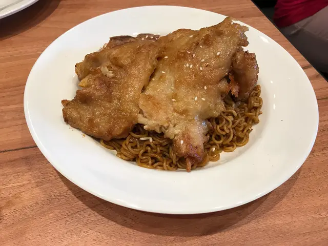 香煎豬扒撈公仔麵