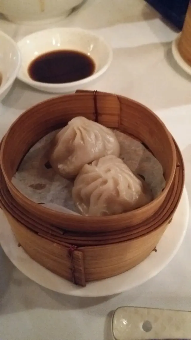 皮薄，有湯汁很正