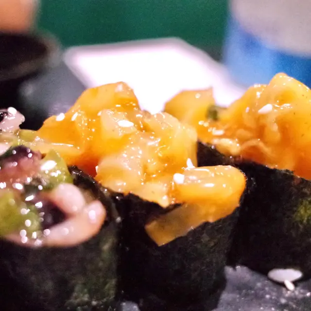 壽司 // 辣味螺肉軍艦