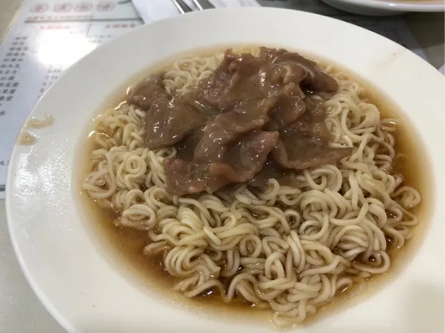 冷的牛肉及浸泡的麵比捱餓好