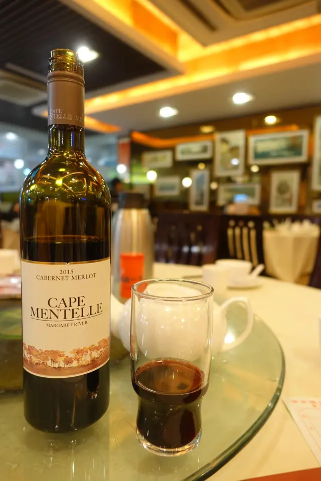 買了兩支紅酒助興