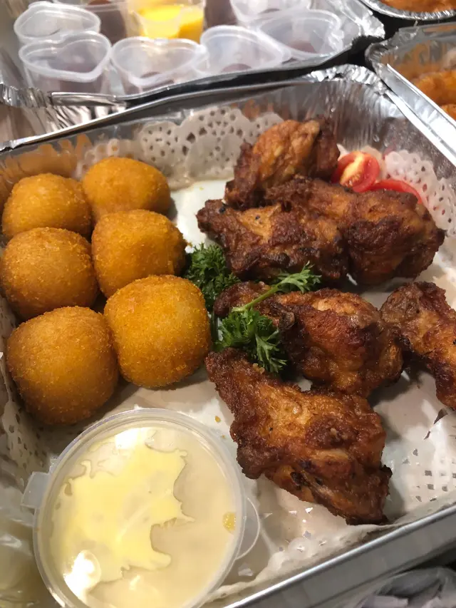 蜜糖芥末雞鎚 + 流心榴槤炸彈