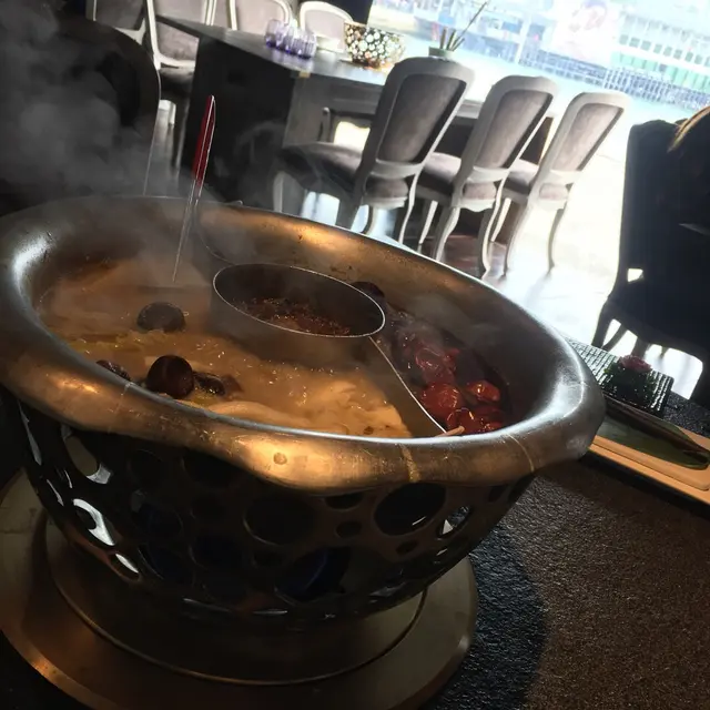 紅泥小染和東方美人湯底