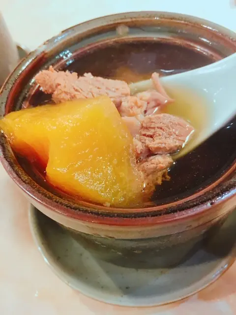 原盅燉哈密瓜螺頭黑毛豚肉湯