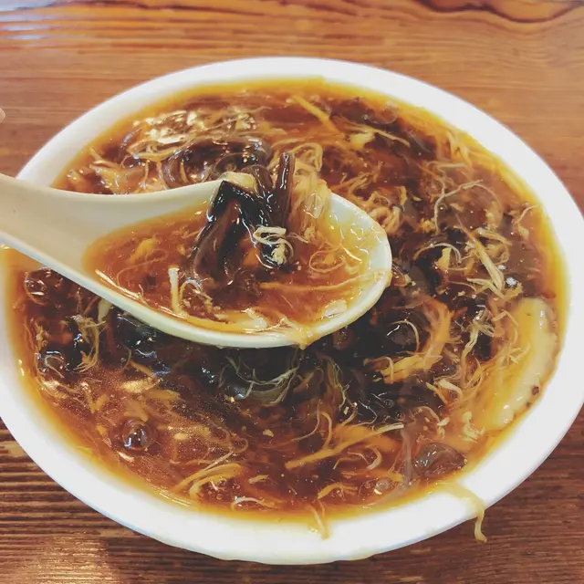 材料十足，湯底不會太重豉油蠔油味，雞湯底配得很好。