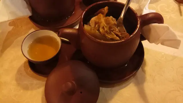 原壺舞茸菇杞子螺頭黑毛豚肉湯