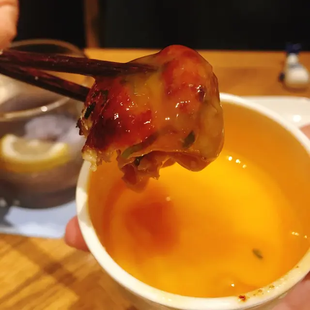 自製免治雞肉棒 伴鮮蛋黃    $38