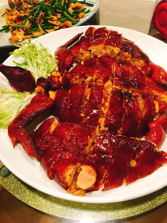 呢道菜唔使唔分鐘被秒殺  非常受歡迎    鬆脆的雞皮配糯米飯  太完美啦