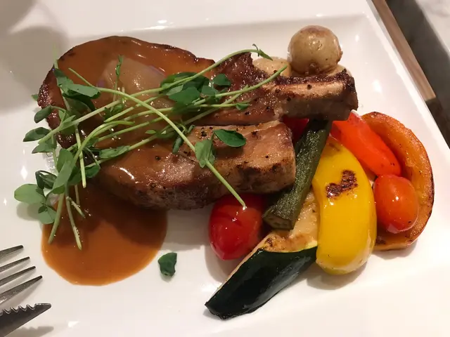 低溫-漫“煮西班牙栗飼豬鞍扒配Plan Bee蜜糖蘋果醬汁