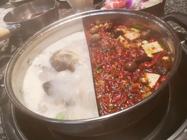 寧神養心鍋味道偏淡。麻辣鍋辣
味一般