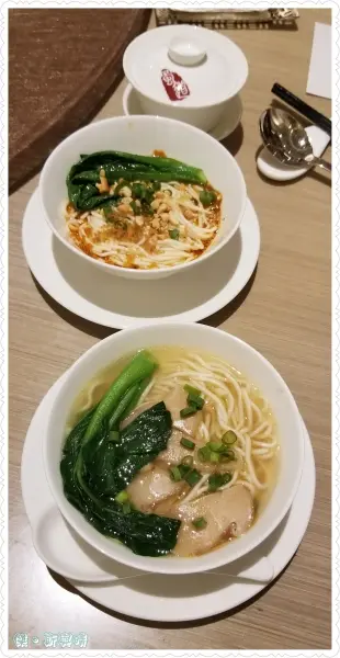 擔擔麵、雞湯麵、特色茶