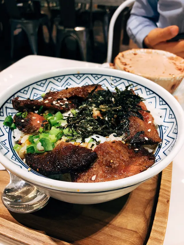 澳洲M8+和牛肩肉扒溫泉蛋飯