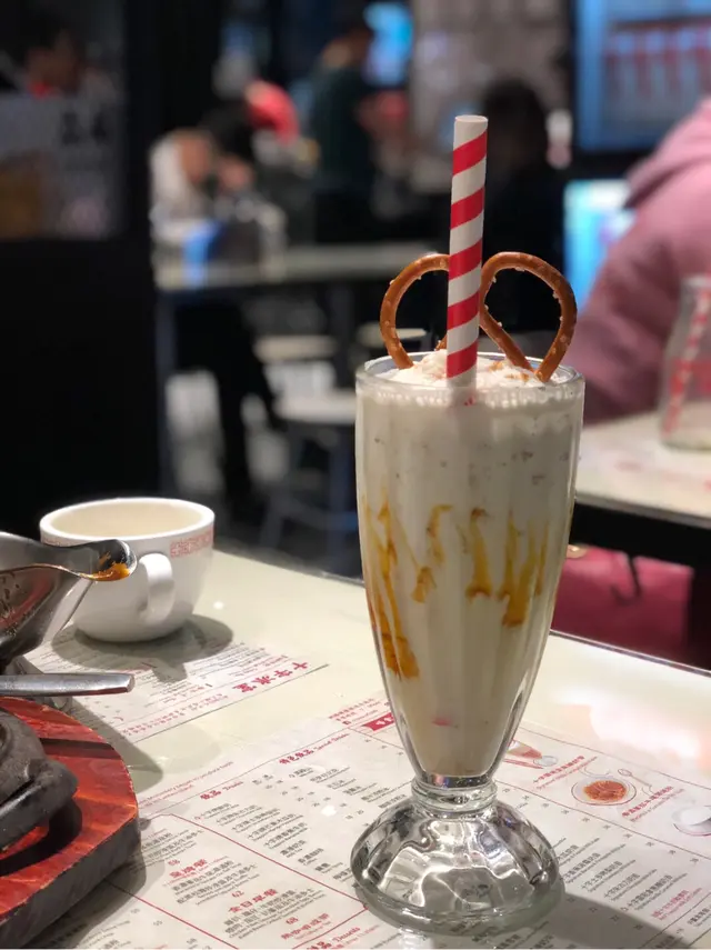 十字雲尼拿焦糖奶昔