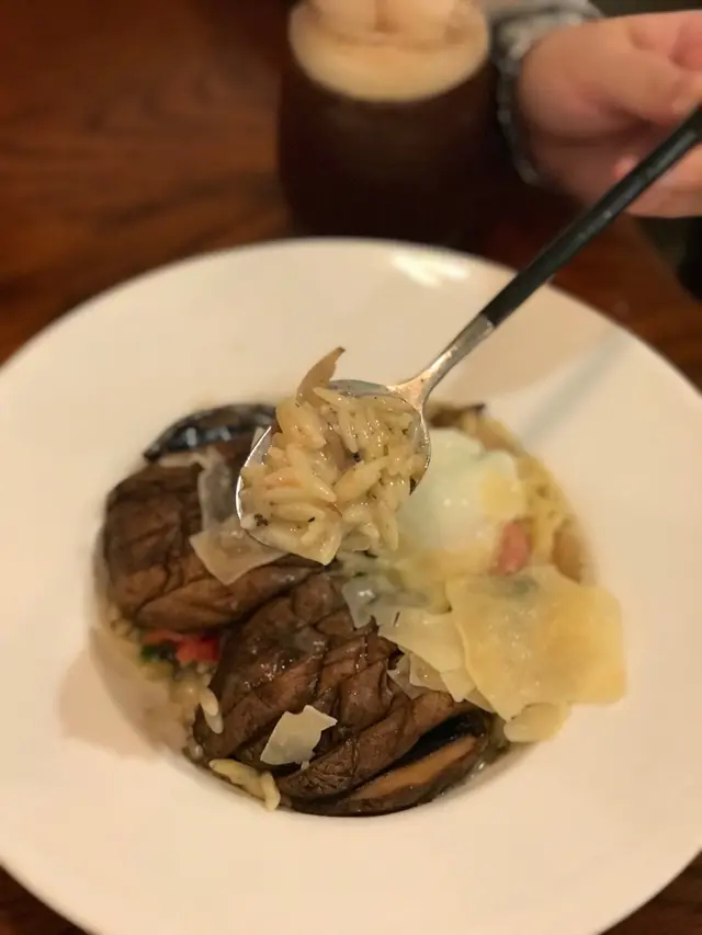 黑松露大啡菇雜菌米形粉配63度溫泉蛋 