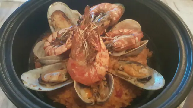 西班牙紅花海鮮飯