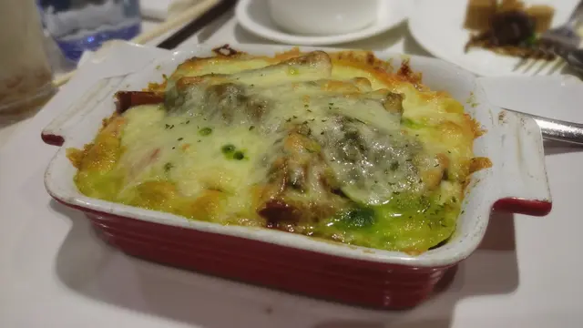 百靈菇青醬鮮豆包黑松露薯蓉焗千層闊麵