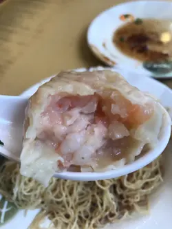 雲吞大大粒，有蝦同豬肉