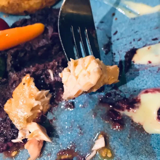 煎自家煙燻三文魚扒伴