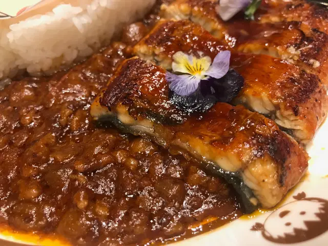 小丸子蕃茄肉燥鰻魚飯