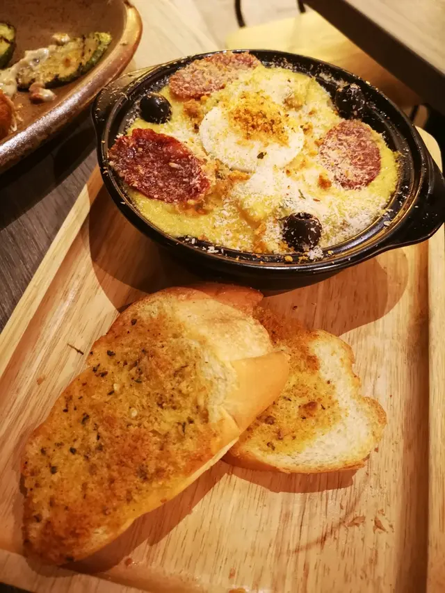 椰香葡國雞配蒜蓉包