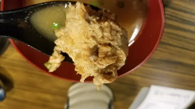 湯內三文魚，好似免治肉