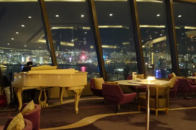 有白色的鋼琴伴奏