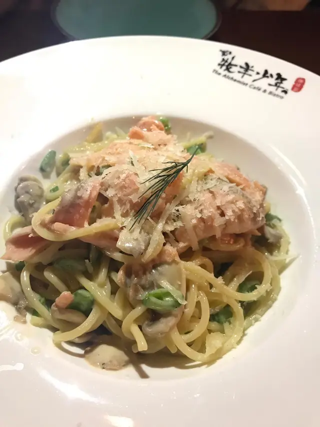 煙三文魚磨菇意粉