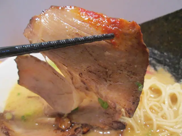 黑豚叉燒瘦肉比例較肥膏多，不覺油膩