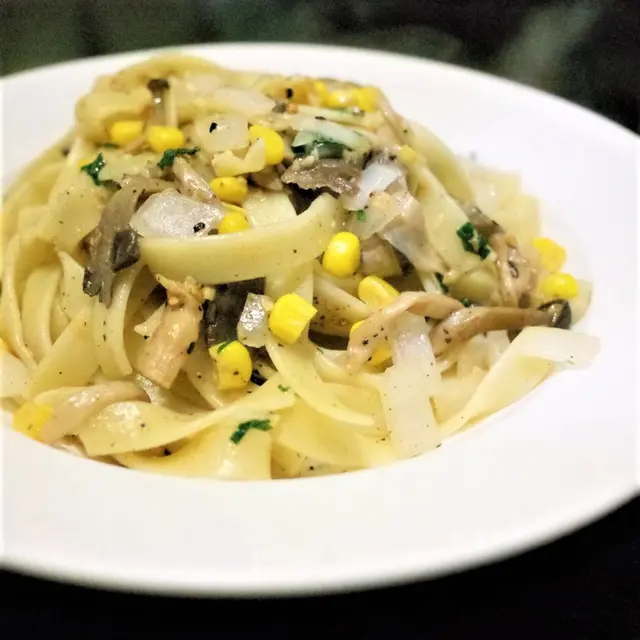 蒜香黑松露炒雜菌闊條麵