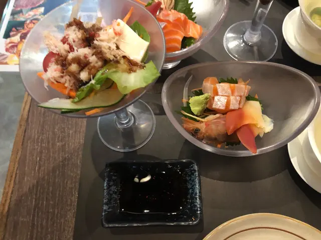 蟹肉黑醋沙律杯＋北海道3點盛盒
