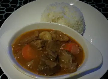 红酒烩牛肉配白饭