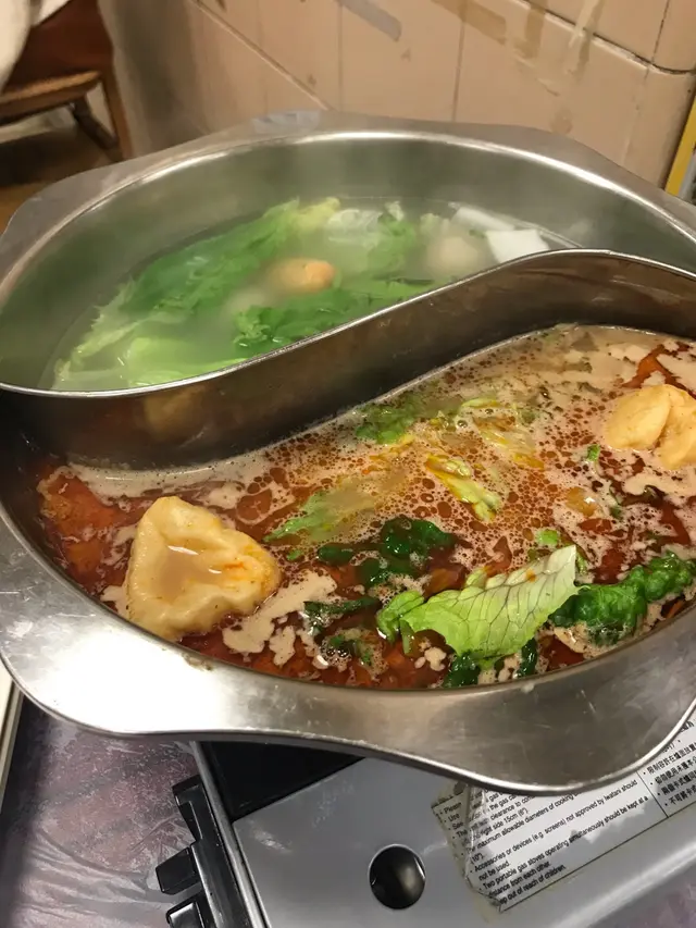 鴛鴦火鍋底(清湯+沙嗲)