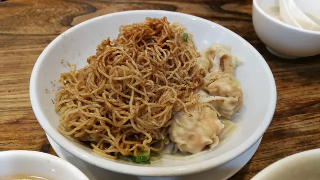 蝦子雲吞撈面